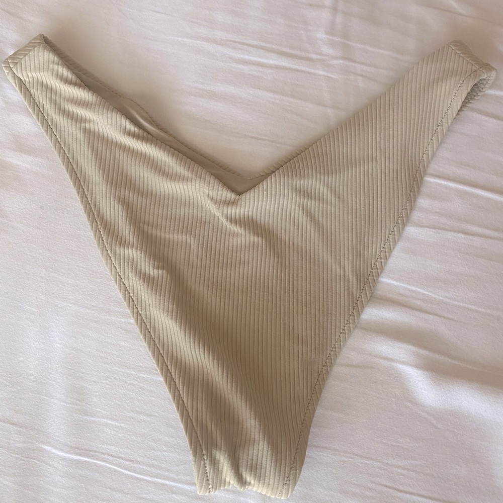 Frankie’s Bikinis Enzo bottoms